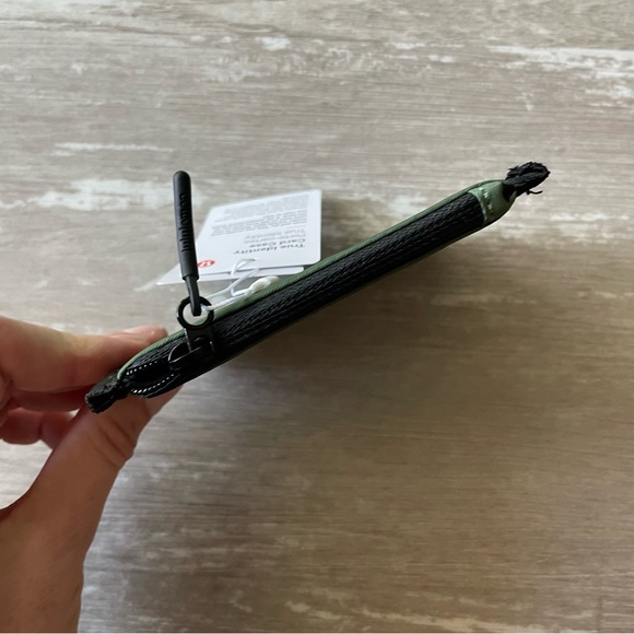 Lululemon True Identity Card Case - Green Twill - Picture 7 of 9